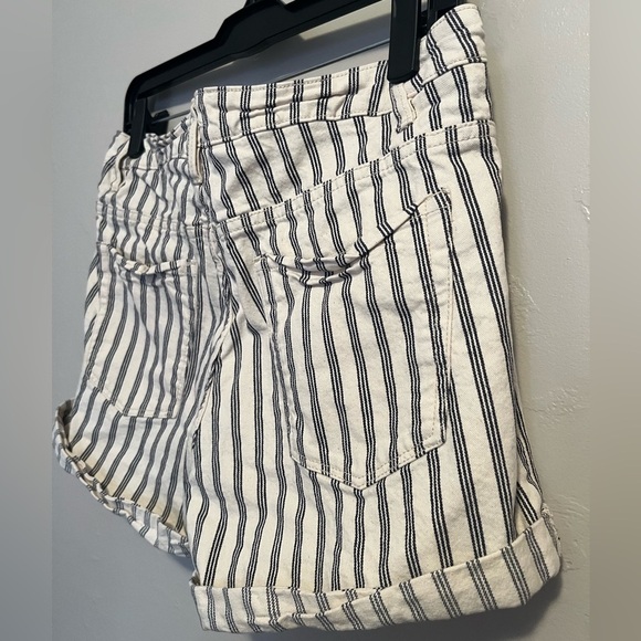 H&M L.O.G.G. Ticking Stripe Cream Black Cuffed Mid Rise Twill Shorts - Picture 8 of 10